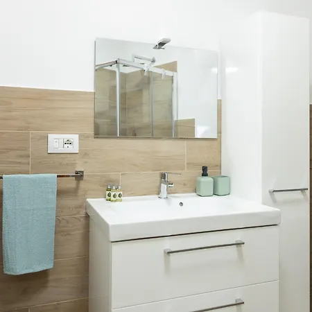 アパート Luna House