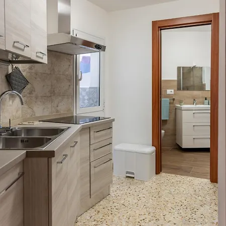 アパート Luna House